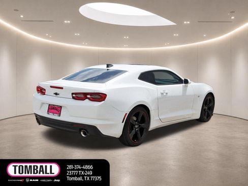 Used 2022 Chevrolet Camaro LT RWD image 7