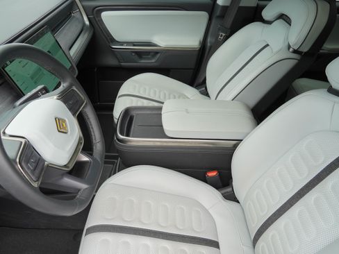 Used 2025 Rivian R1S Adventure AWD/4WD image 11