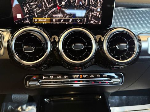 Used 2020 Mercedes-Benz GLB 250 4MATIC image 25