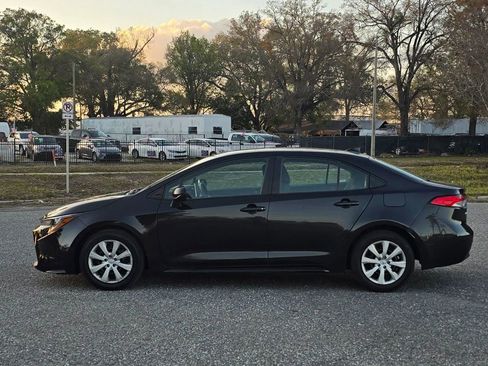 Used 2021 Toyota Corolla LE image 3