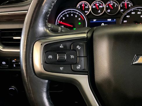Used 2021 Chevrolet Suburban LT w/ Luxury Package RWD image 21