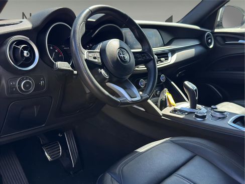 Used 2022 Alfa Romeo Stelvio Ti image 7