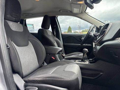 Used 2014 Jeep Cherokee Sport AWD/4WD image 18