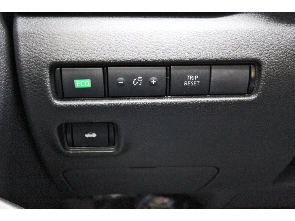 Used 2025 Nissan Sentra SV FWD image 21