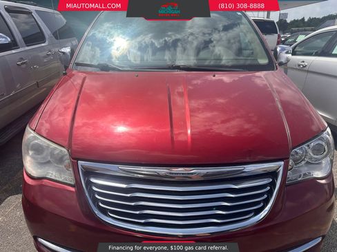 Used 2012 Chrysler Town & Country Limited w/ Luxury Group FWD image 2