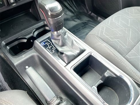 Used 2019 Toyota Tacoma w/ TRD Off-Road Package image 17