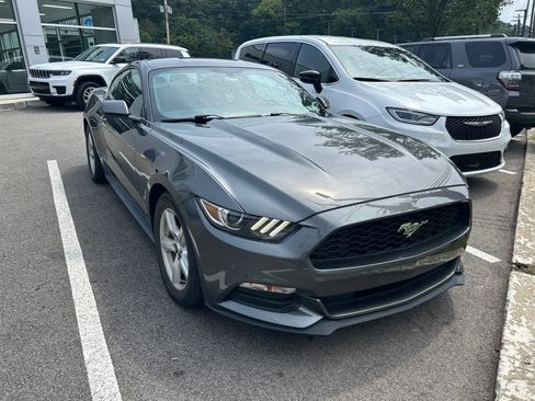 Used 2017 Ford Mustang Coupe RWD image 1