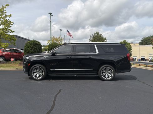 Used 2021 GMC Yukon XL SLT w/ SLT Premium Package AWD/4WD image 13