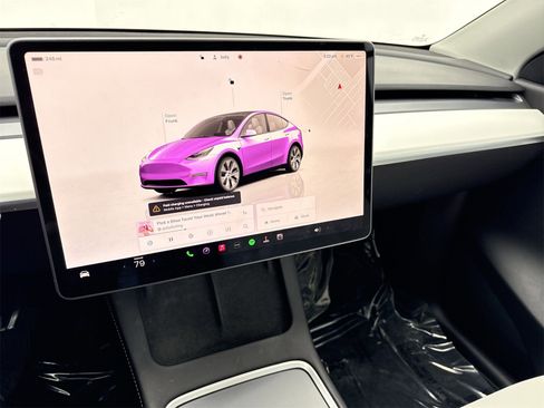 Used 2022 Tesla Model Y Long Range image 15