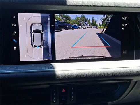 Used 2025 Porsche Cayenne image 32