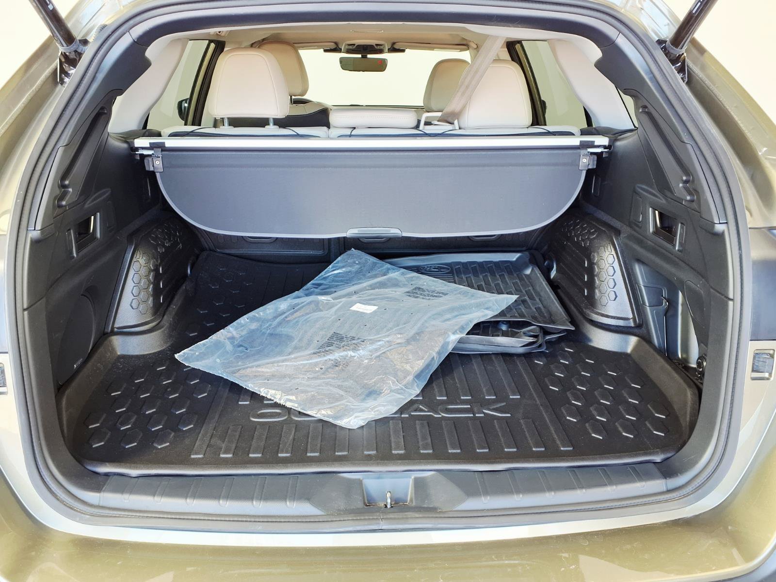 Used 2025 Subaru Outback Limited AWD/4WD image 9