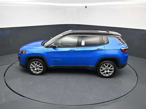 Used 2025 Jeep Compass Limited AWD/4WD image 46