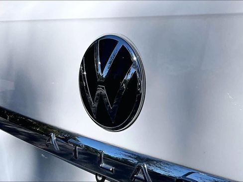 Used 2020 Volkswagen Atlas Cross Sport SE w/ Towing Package image 31