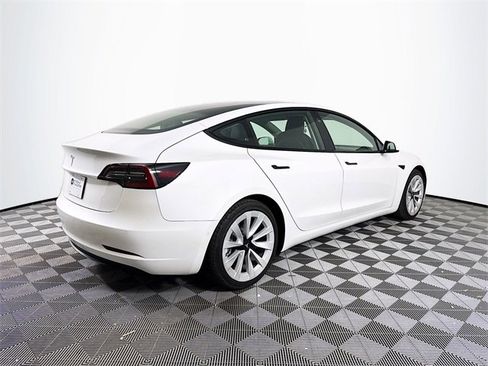 Used 2021 Tesla Model 3 Standard Range Plus image 6