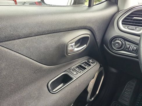 Used 2021 Jeep Renegade Latitude w/ Convenience Group AWD/4WD image 30