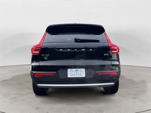 Certified 2025 Volvo XC40 B5 Core image 4
