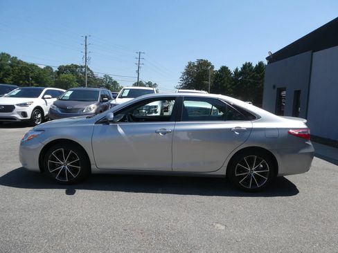 Used 2017 Toyota Camry XSE FWD image 9