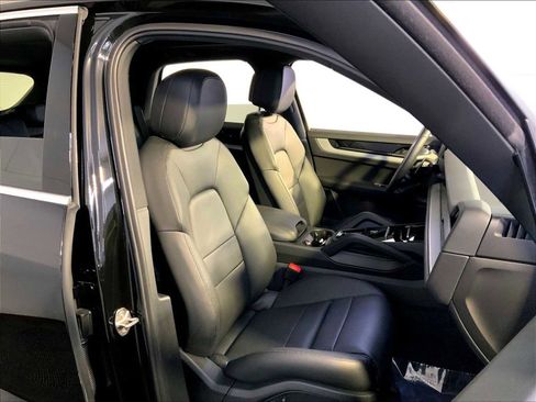 Certified 2025 Porsche Cayenne image 18