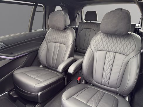 Used 2022 BMW X7 M50i image 14