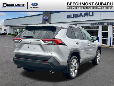 Used 2022 Toyota RAV4 XLE Premium image 7