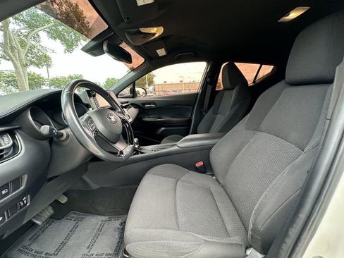 Used 2018 Toyota C-HR XLE FWD image 25