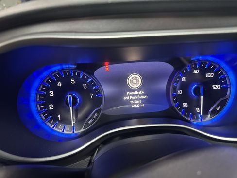 Used 2023 Chrysler Pacifica Touring-L FWD image 13
