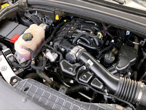 Used 2025 Jeep Grand Cherokee L Laredo image 35