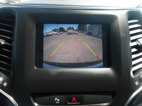 Used 2020 Jeep Cherokee Latitude Plus AWD/4WD image 13