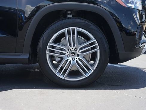 Used 2025 Mercedes-Benz GLS 450 4MATIC image 4