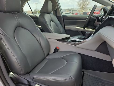 Used 2021 Toyota Camry LE image 10