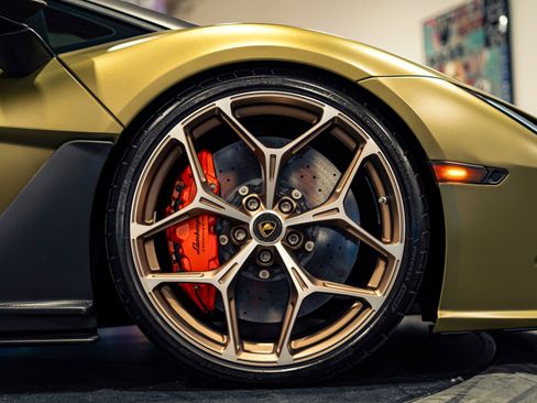 Used 2025 Lamborghini Revuelto AWD/4WD image 5