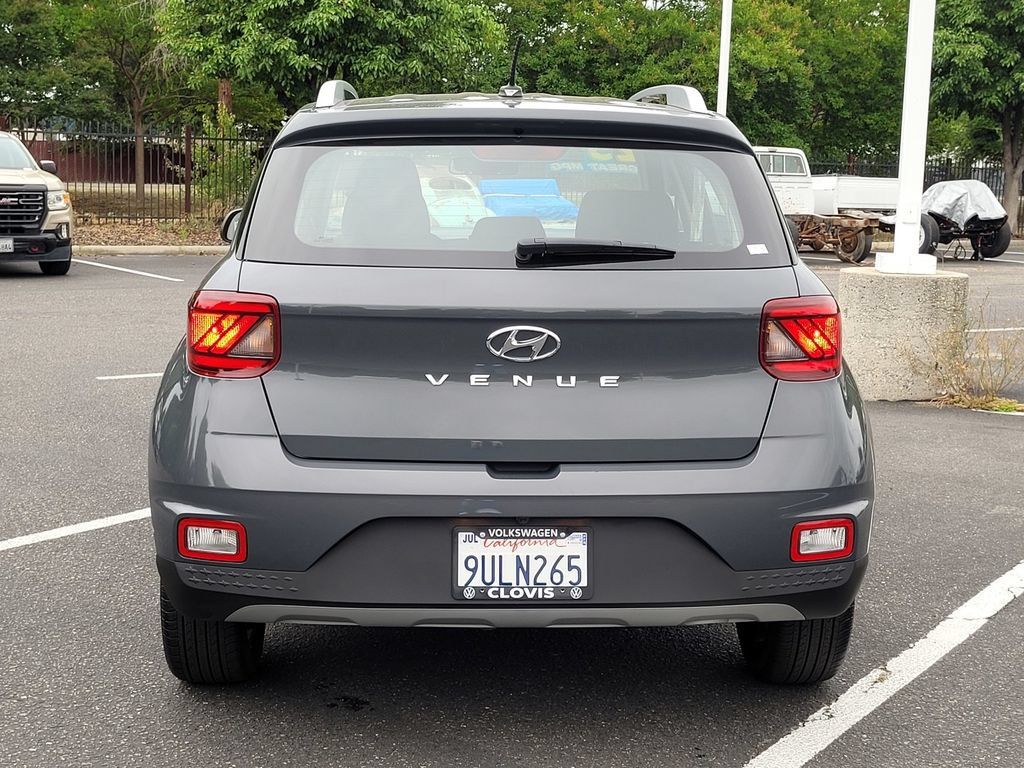 Used 2025 Hyundai Venue SEL FWD image 7