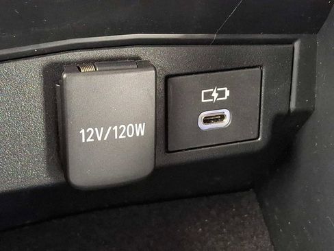 Used 2025 Toyota Corolla LE image 32