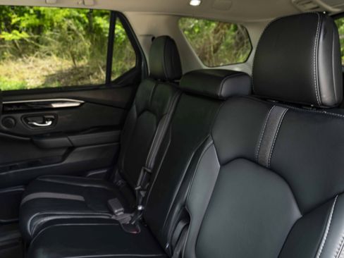 Certified 2025 Honda Pilot Touring image 18
