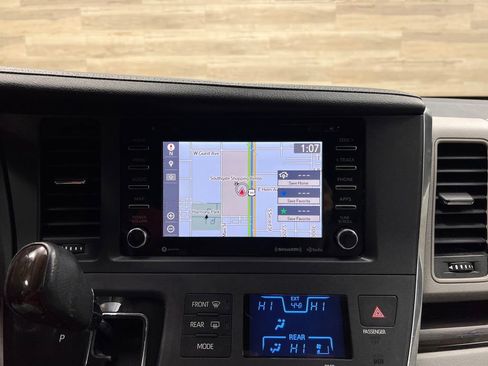 Used 2018 Toyota Sienna XLE w/ XLE Navigation Package image 15