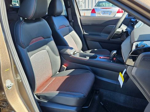 New 2026 Nissan Kicks SR FWD image 15