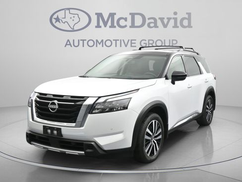 Used 2025 Nissan Pathfinder Platinum w/ Cargo Package AWD/4WD image 4