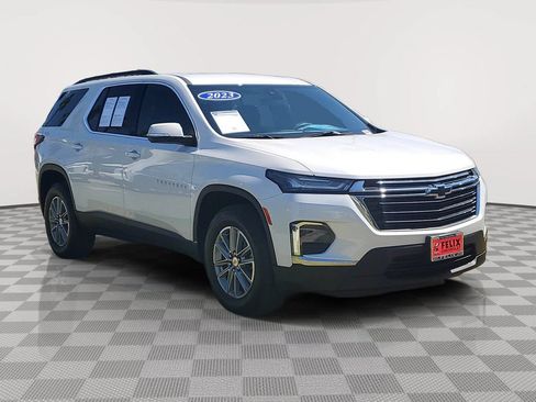 Used 2023 Chevrolet Traverse LT FWD image 3