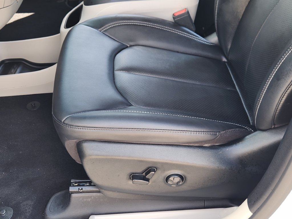 Used 2024 Chrysler Pacifica Touring-L FWD image 18