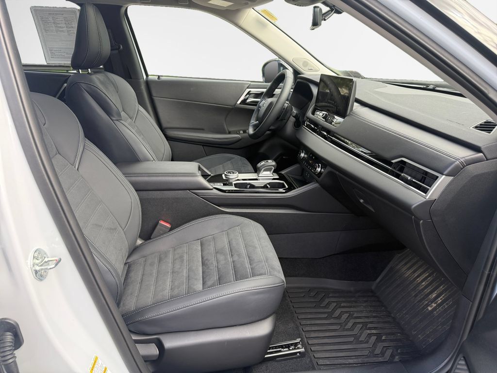 Used 2026 Mitsubishi Outlander AWD image 26