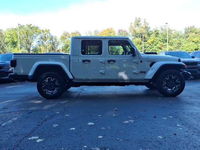 Certified 2025 Jeep Gladiator Sport w/ Premium Package AWD/4WD image 10