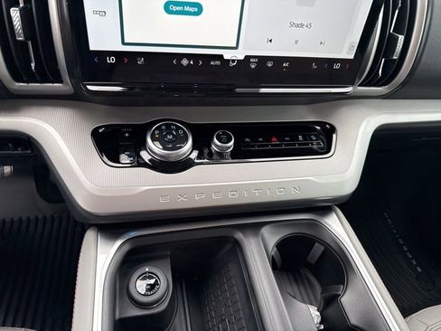 New 2025 Ford Expedition Active image 19