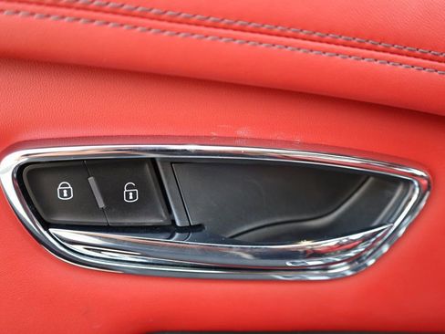 Used 2023 Bentley Bentayga Extended Wheelbase image 41