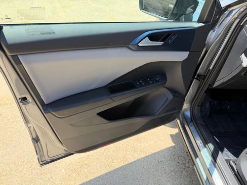 Certified 2023 Volkswagen Taos SE FWD image 9
