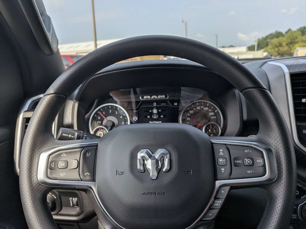 New 2026 RAM 1500 Express AWD/4WD image 23