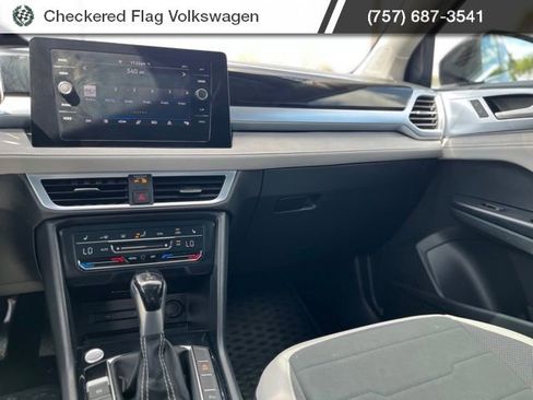Used 2025 Volkswagen Taos SE image 31