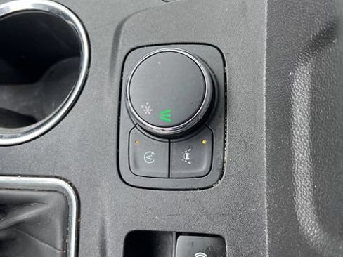 Used 2023 Chevrolet Traverse LT FWD image 33