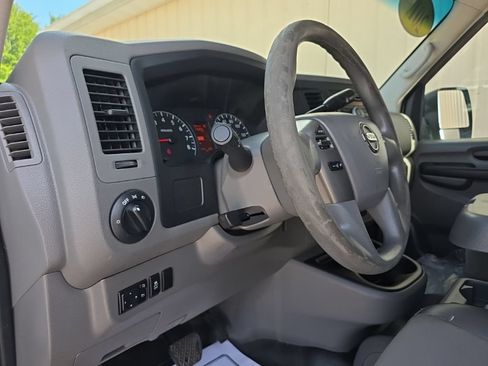 Used 2017 Nissan NV 2500 SV RWD image 14