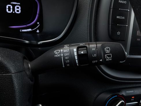 Used 2025 Kia Soul LX w/ LX Technology Package FWD image 34
