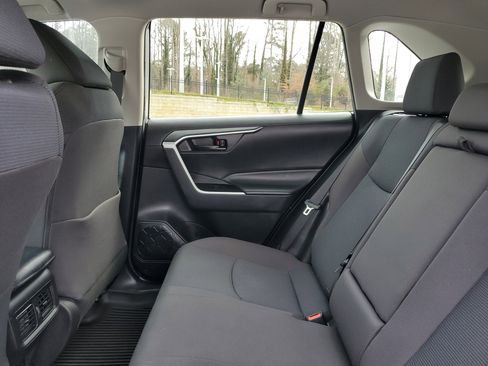 Used 2022 Toyota RAV4 LE image 11